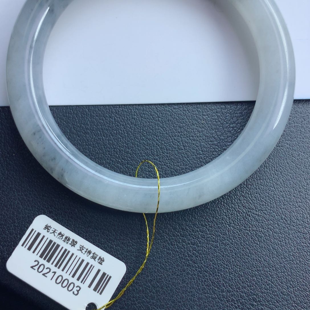 翡翠颈饰未镶嵌手镯