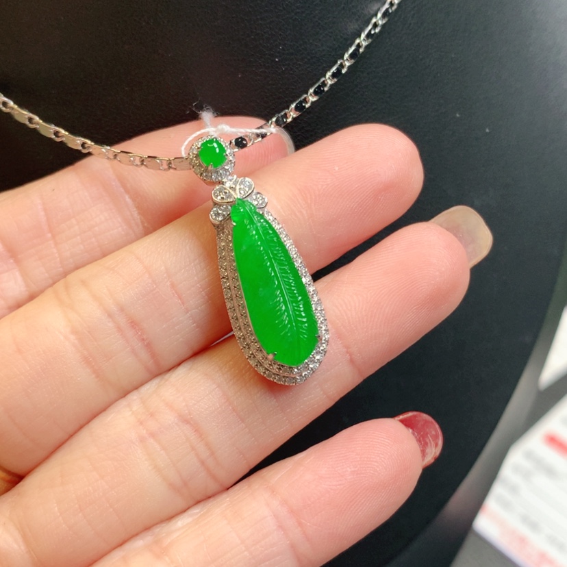 【闪购商品】翡翠吊坠(赠链)18K金镶嵌