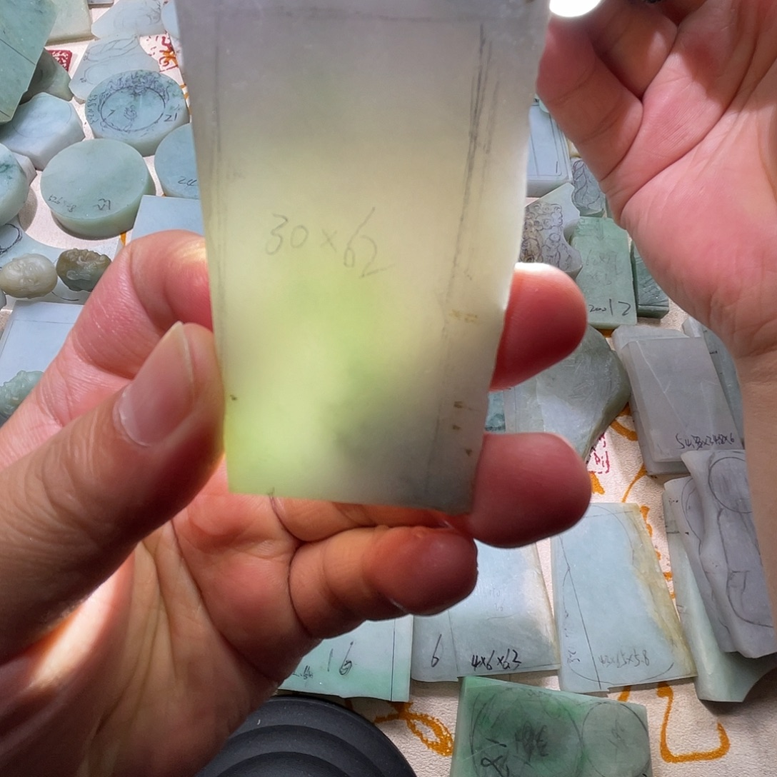 翡翠未镶嵌颈饰天然缅甸A货翡翠毛料