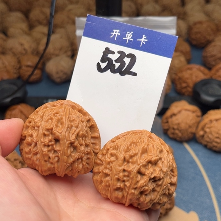 文玩核桃吊坠三角白 45精修 532