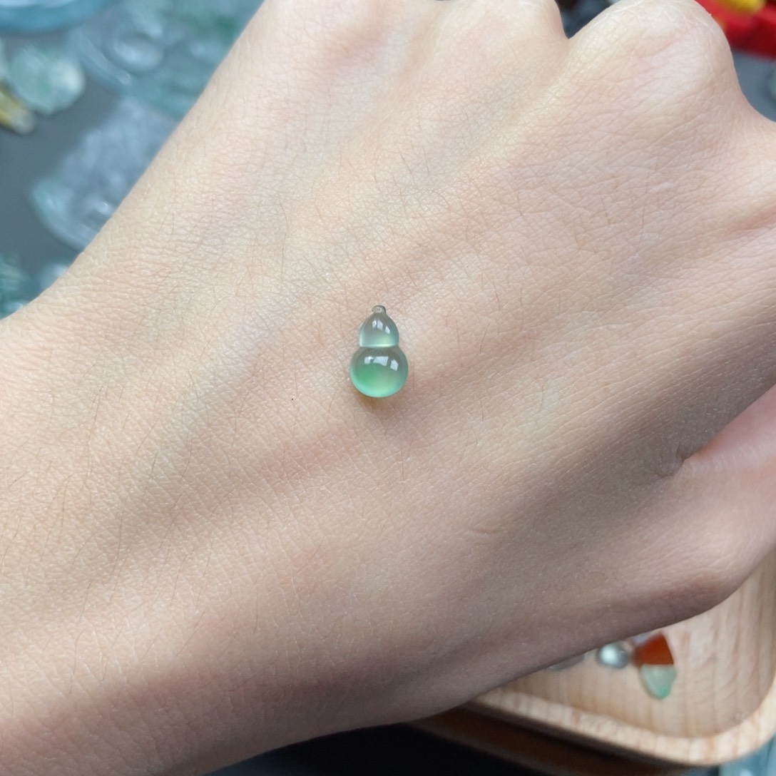 翡翠未镶嵌颈饰赵**好翡翠