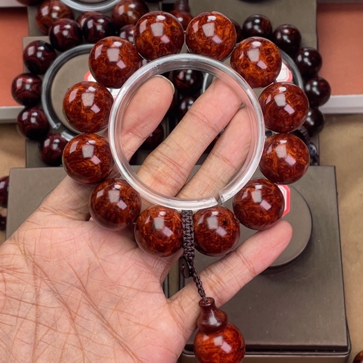 神***宾黄花梨/降香黄檀木雕款