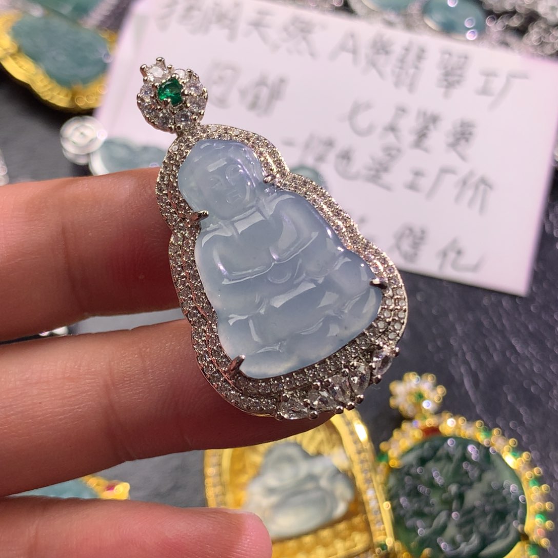 翡翠未镶嵌颈饰观音