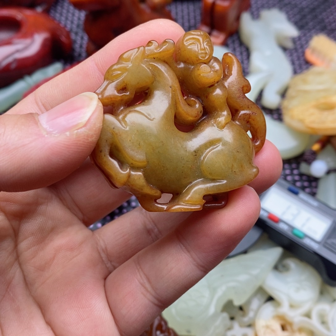 蛇纹石玉颈饰未镶嵌