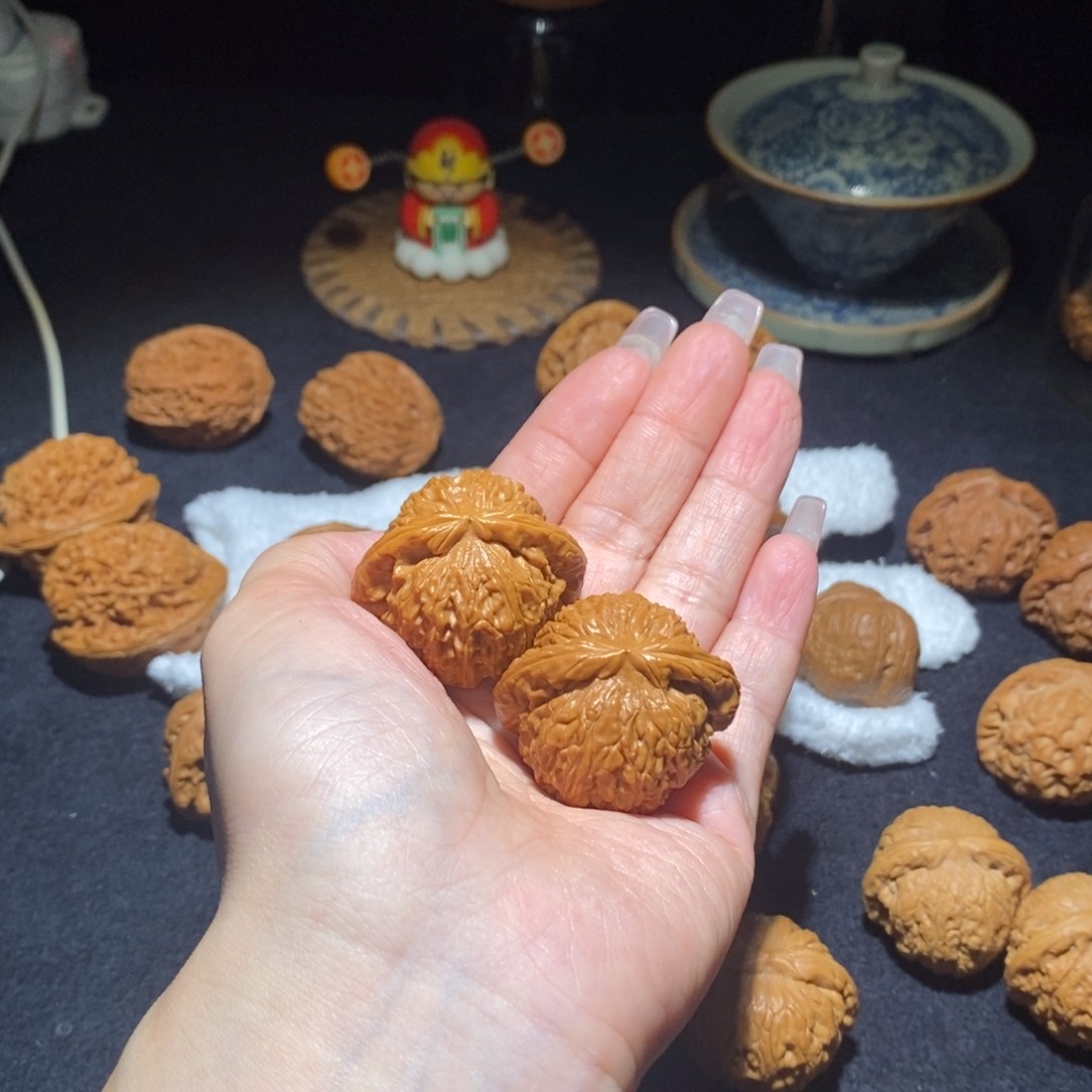 文玩核桃吊坠白狮子39