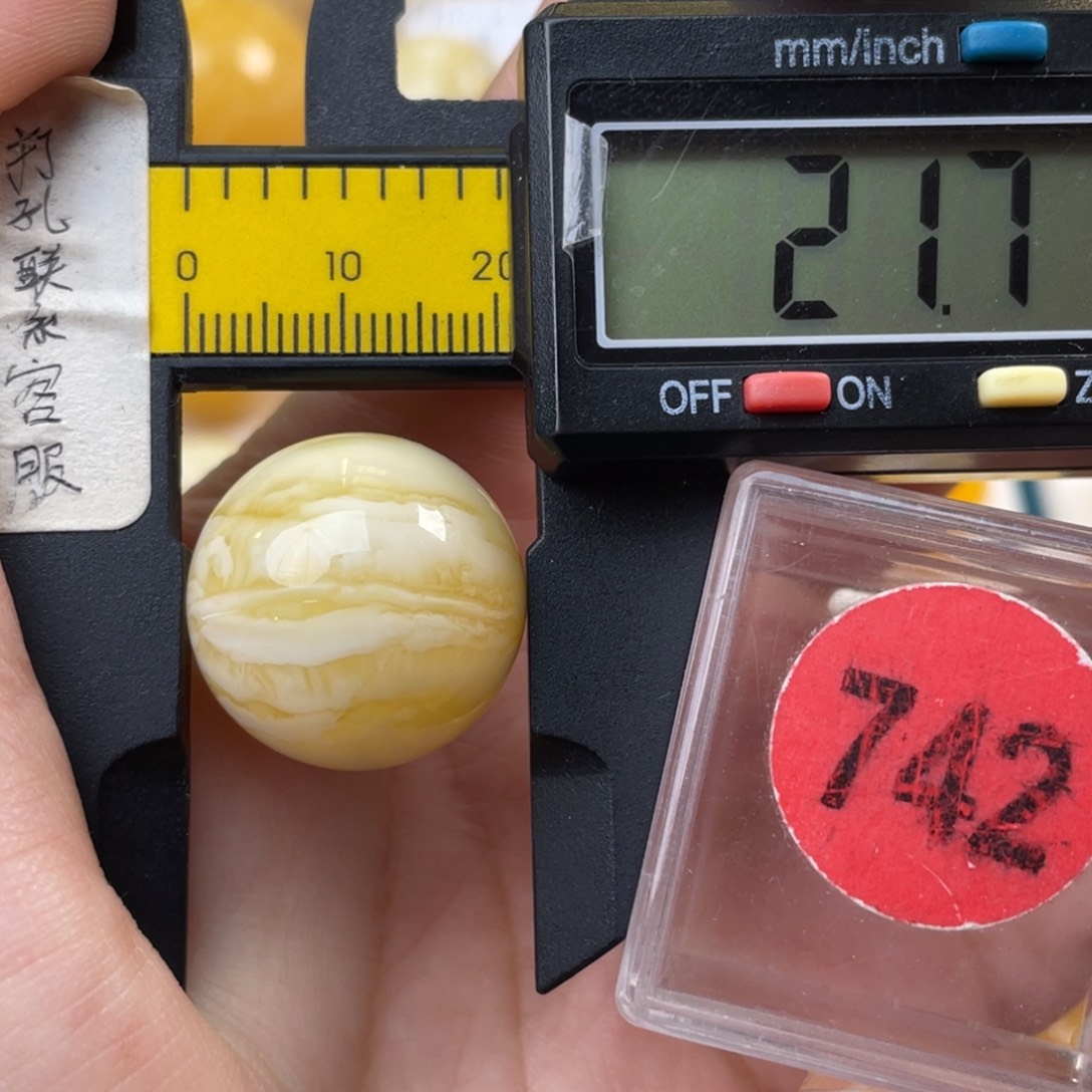 蜜蜡未镶嵌珠宝奇石