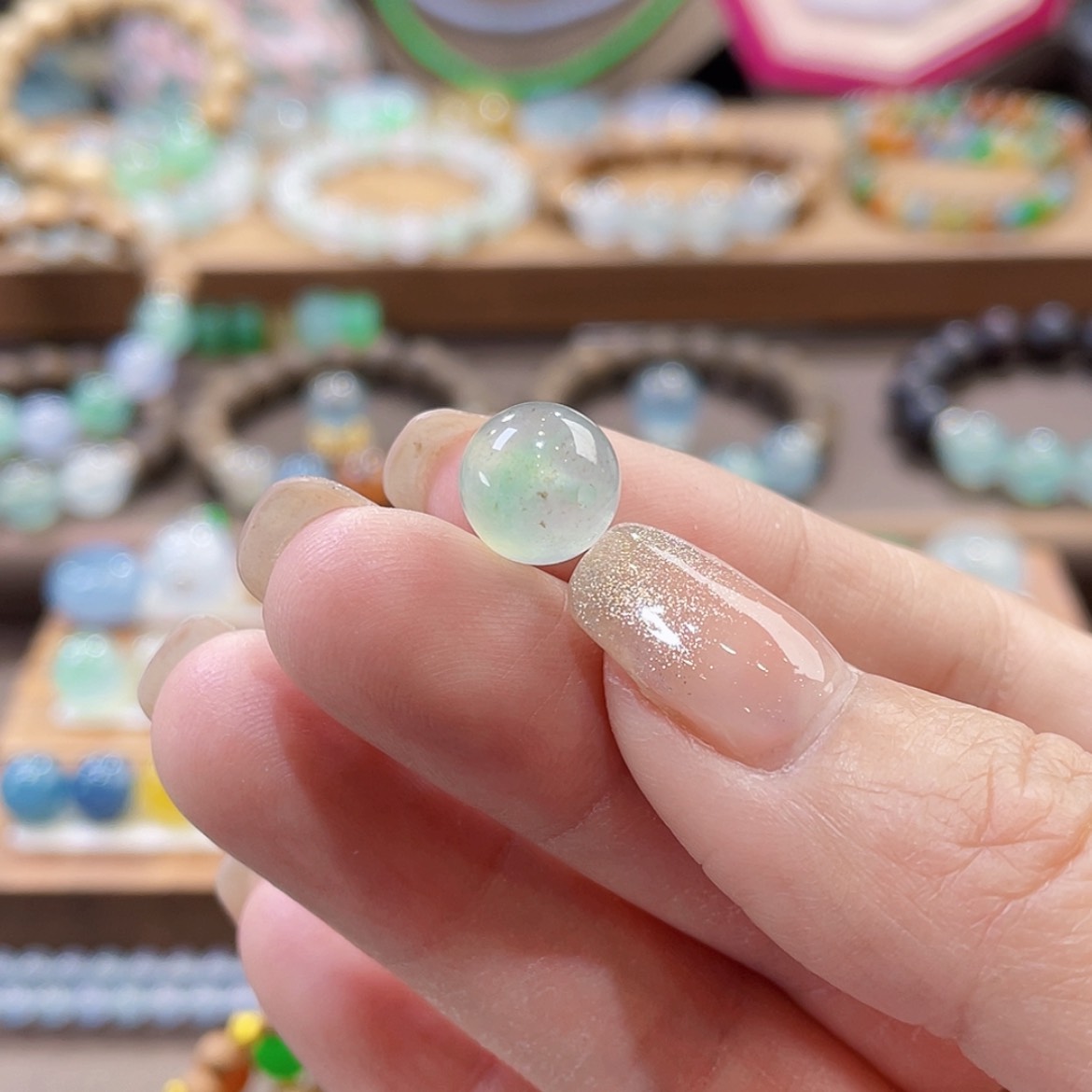 【闪购商品】翡翠颈饰未镶嵌高冰甜绿