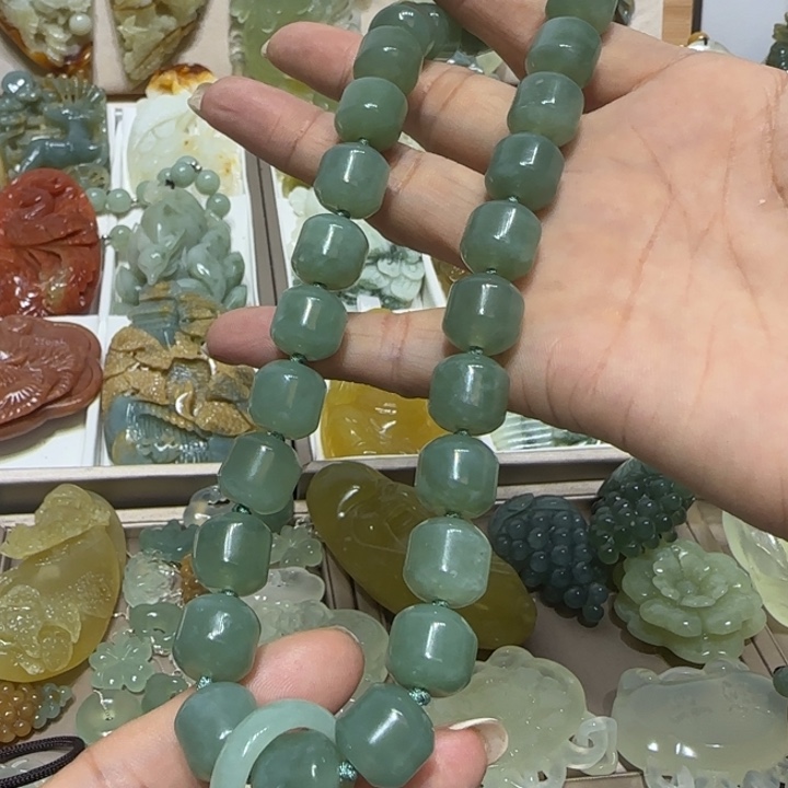 蛇纹石玉吊坠未镶嵌