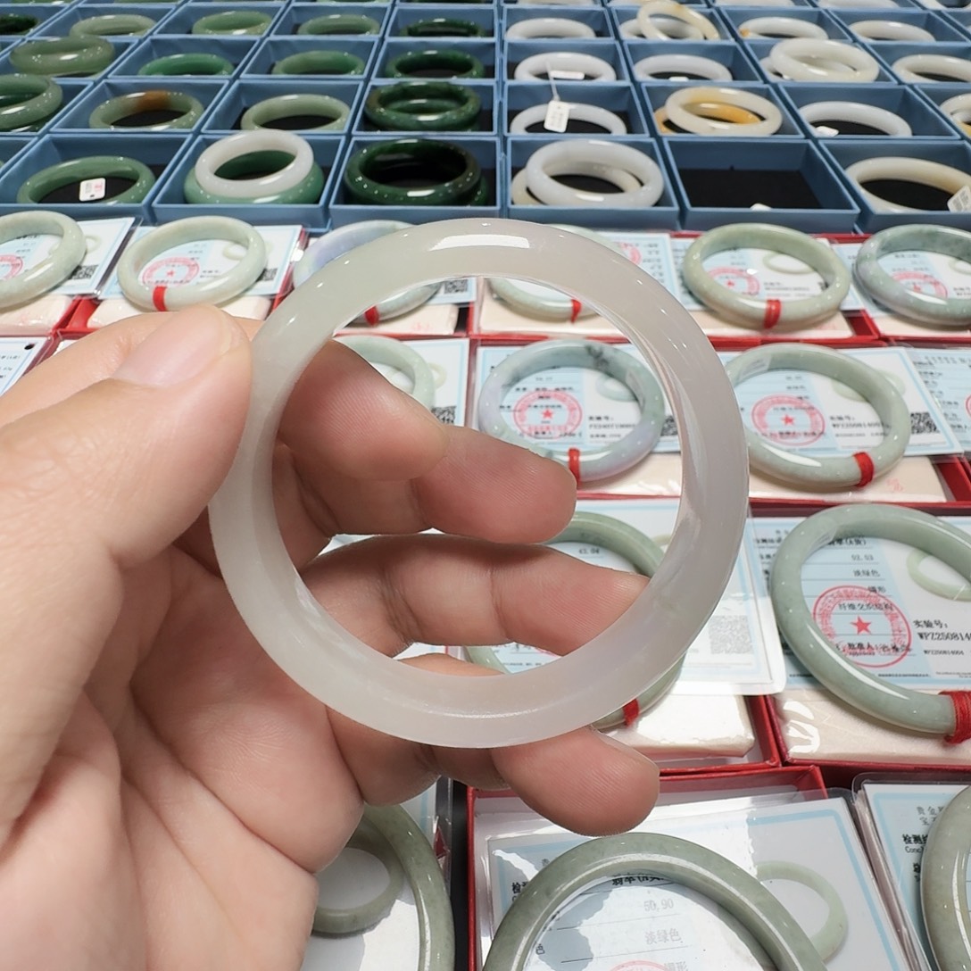 翡翠未镶嵌手镯福利