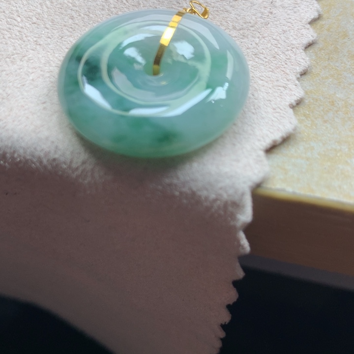 翡翠颈饰18K金镶嵌吊坠