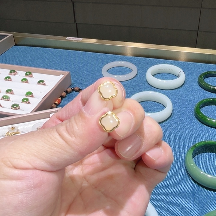 和田玉银S925镶嵌耳钉方耳钉藕粉