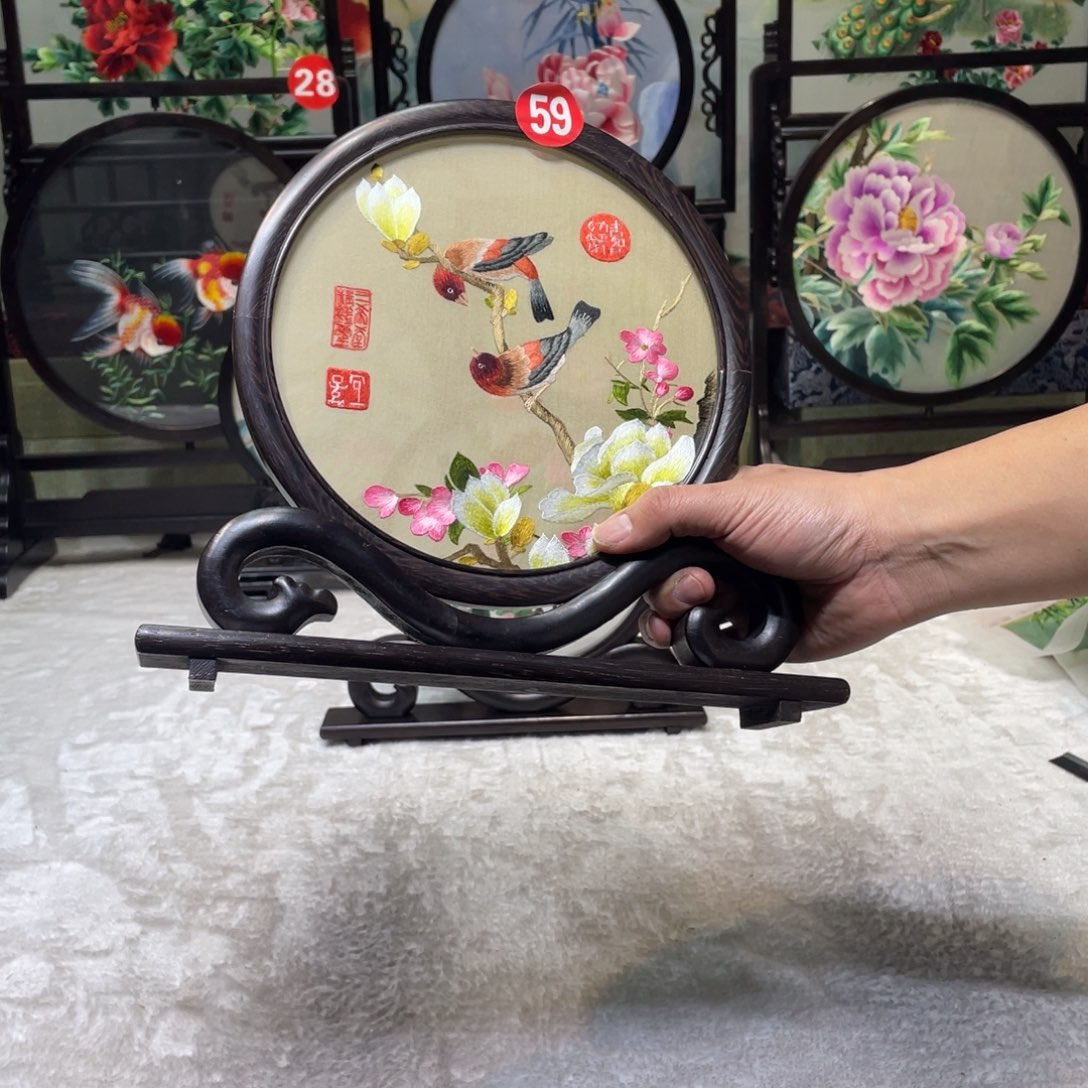 刺绣非遗传承摆件