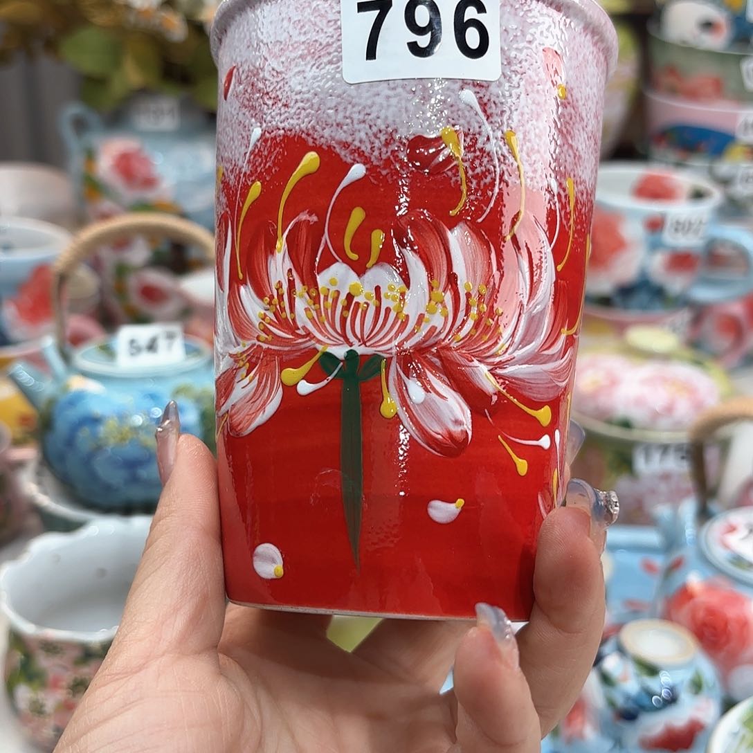 瓷片我不敢看电视我在床底下睡觉