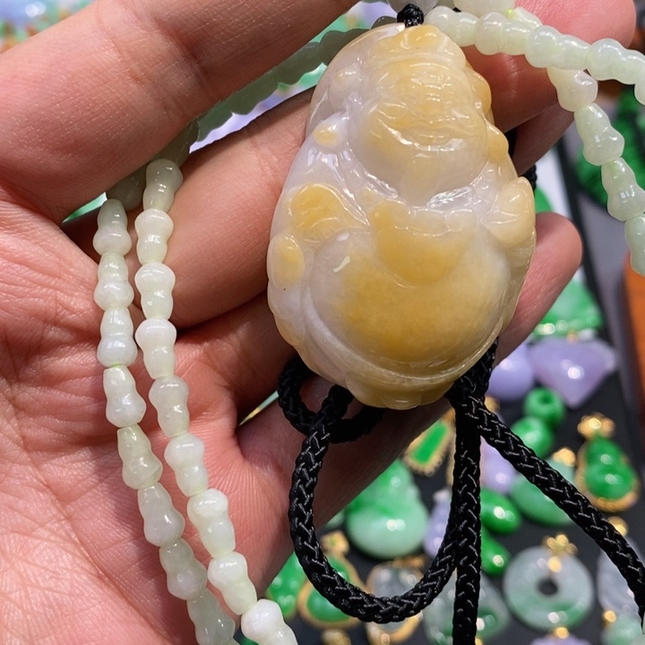 颈饰未镶嵌翡翠汾****羊吊坠