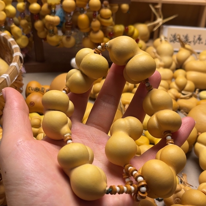 金蟾手持葫芦葫芦