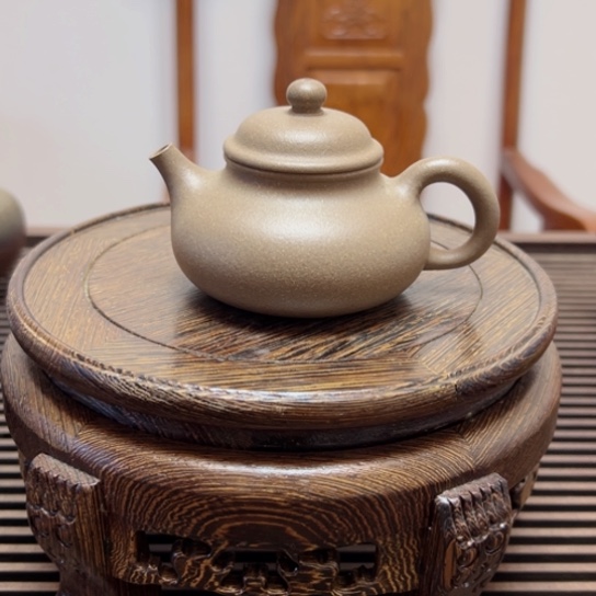 紫砂茶壶黄龙山原矿青段半手工（150 cc）