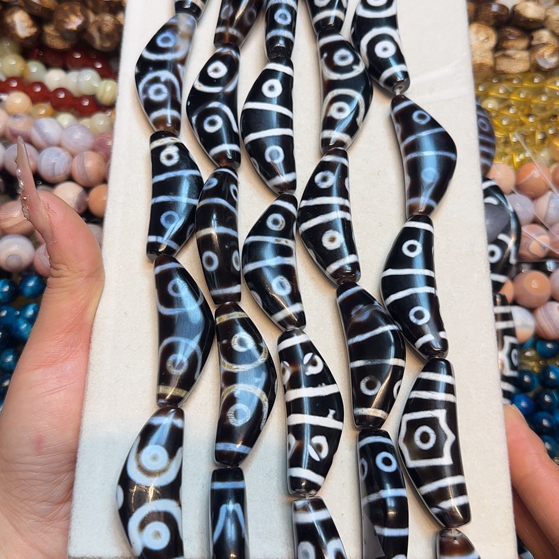 玛瑙/玉髓未镶嵌珠宝半成品天然玛瑙月亮天珠眼睛一条到手8颗