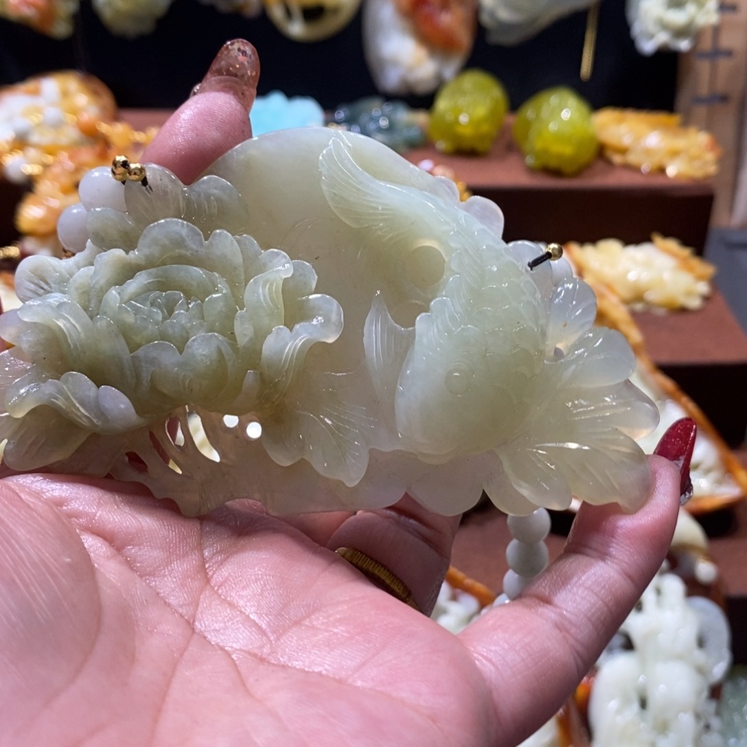 蛇纹石玉颈饰未镶嵌
