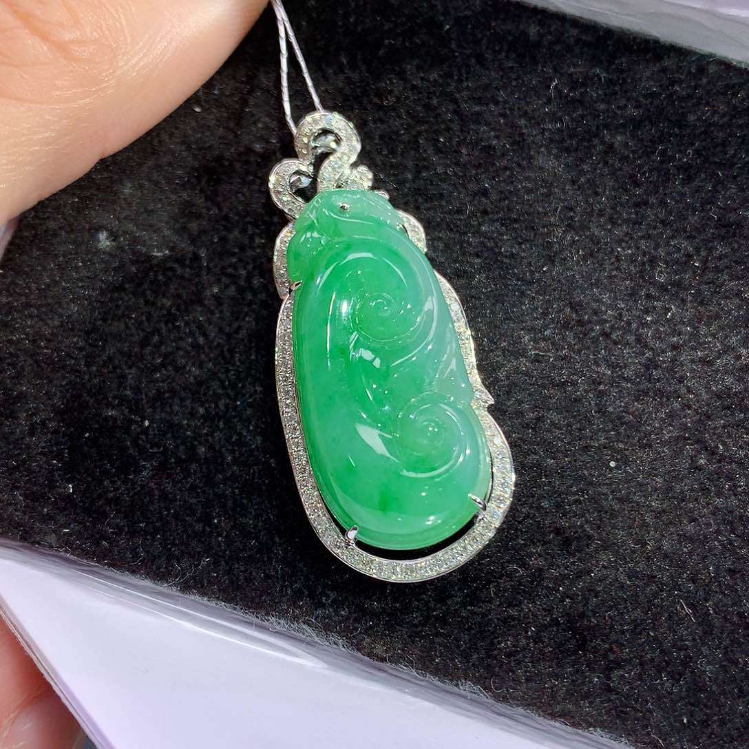 翡翠吊坠(赠链)18K金镶嵌