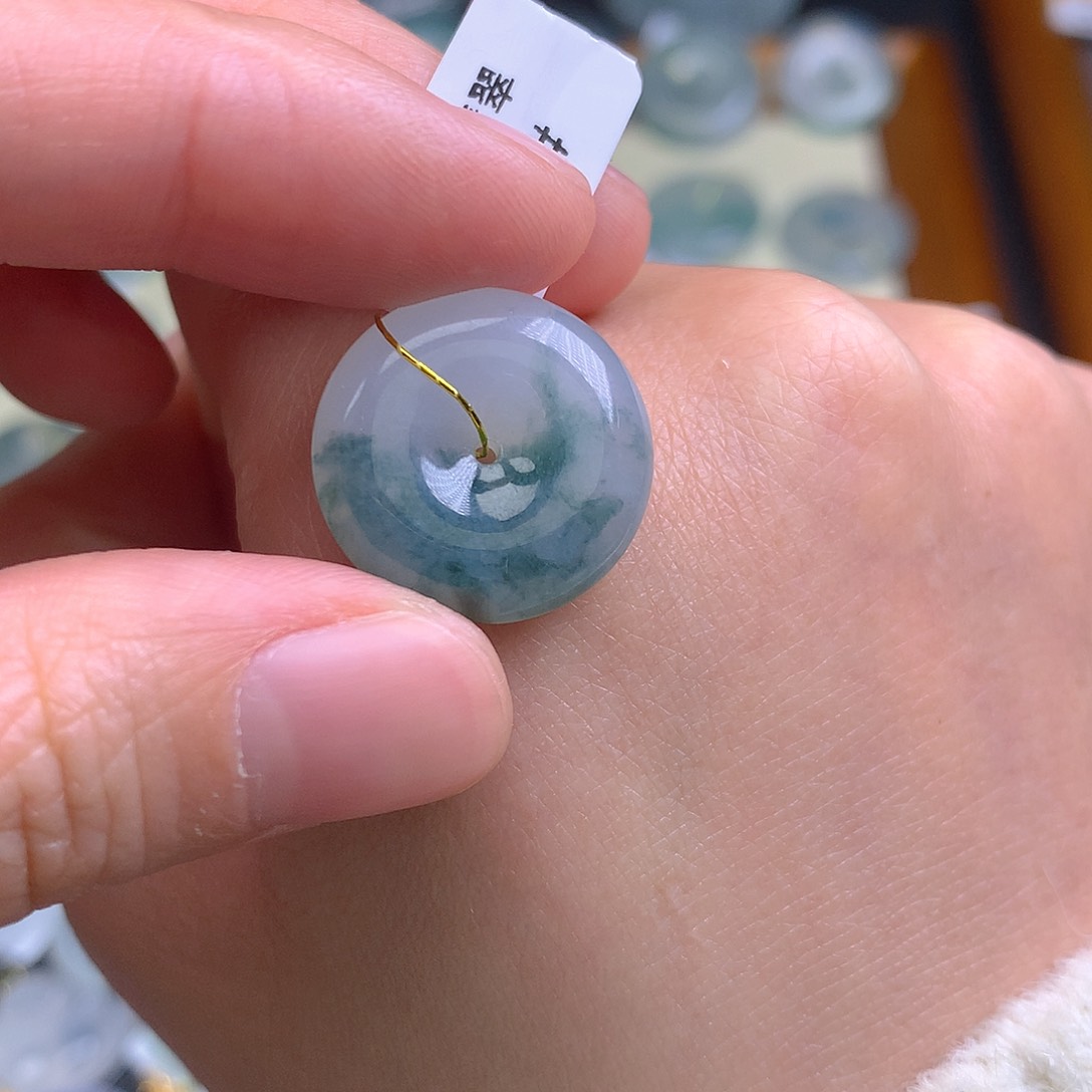 翡翠吊坠(不含链)未镶嵌翡翠