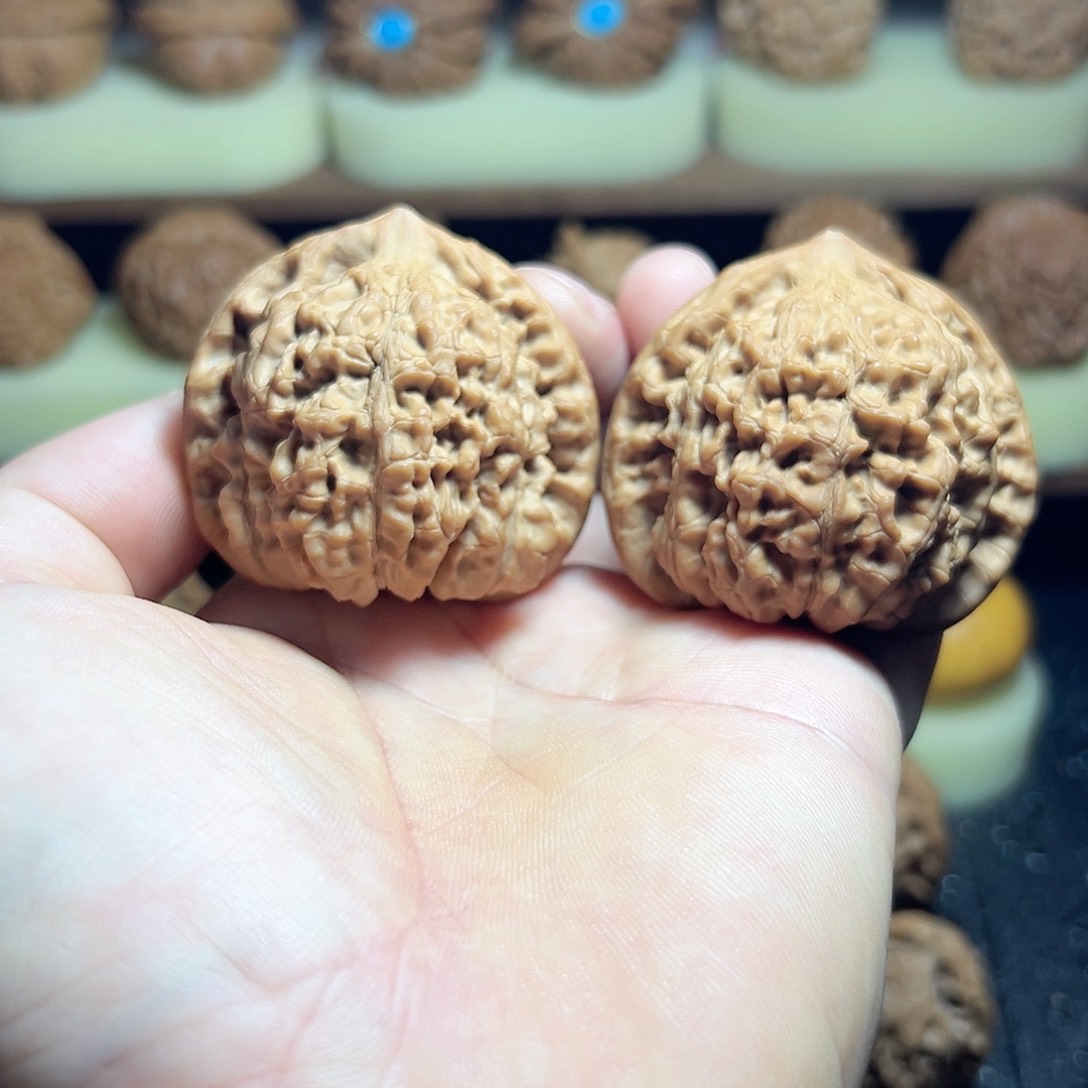 【闪购商品】文玩核桃吊坠麒麟纹官帽