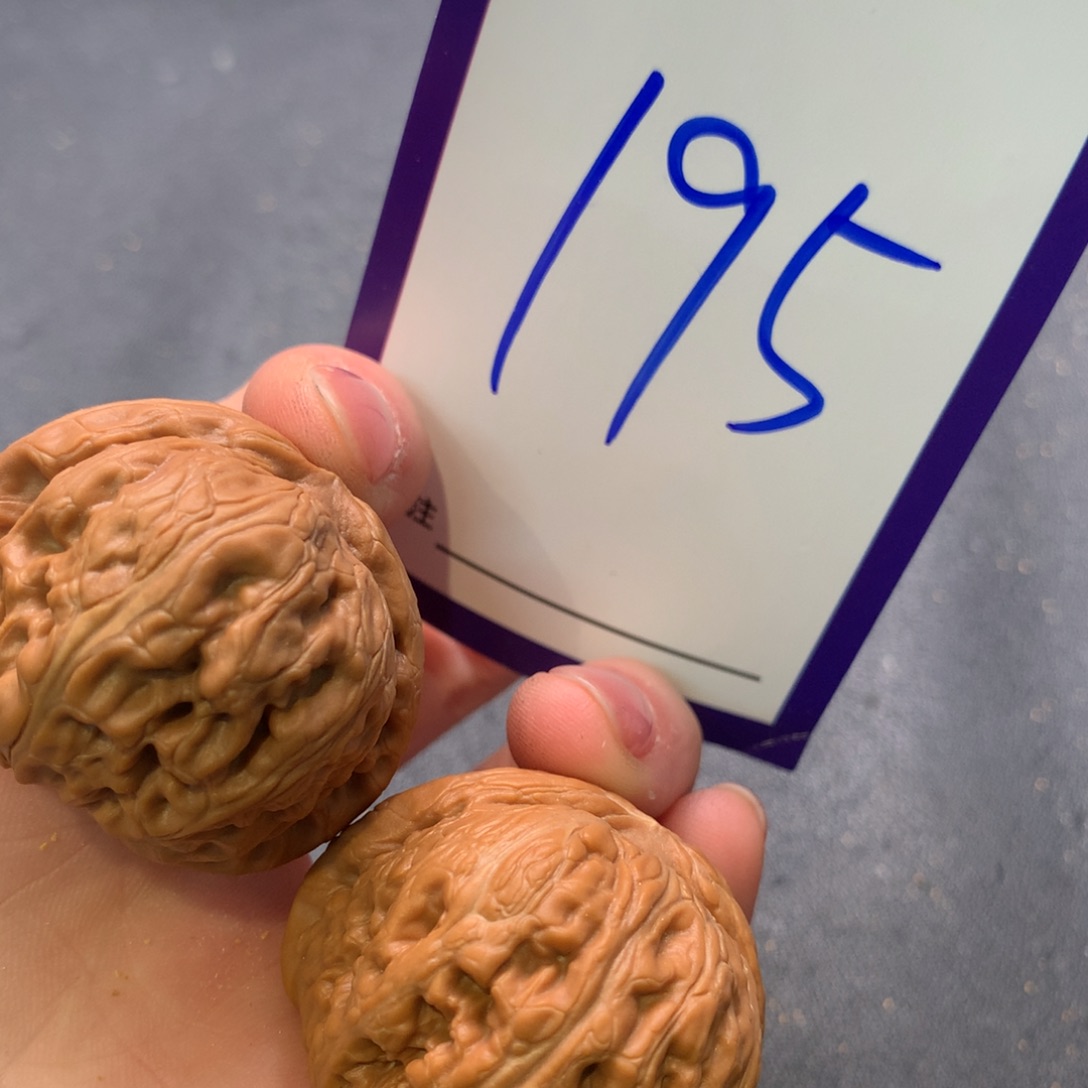 文玩核桃吊坠元宝