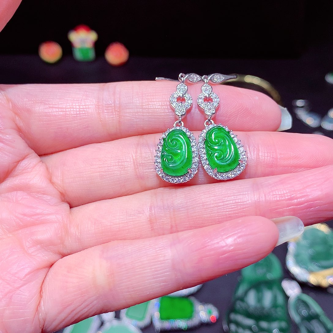 【闪购商品】翡翠吊坠(不含链)未镶嵌