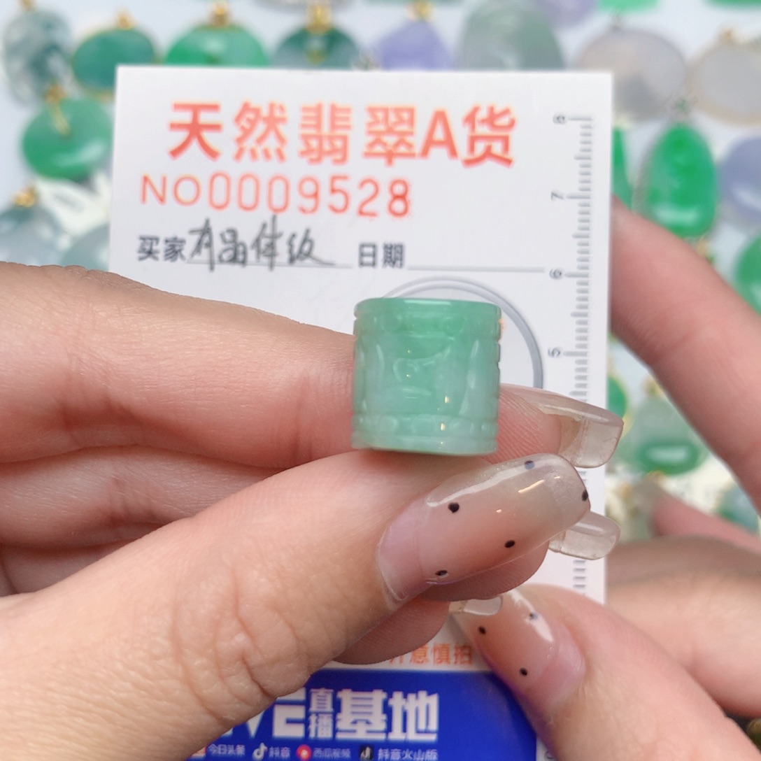 翡翠未镶嵌颈饰路路通