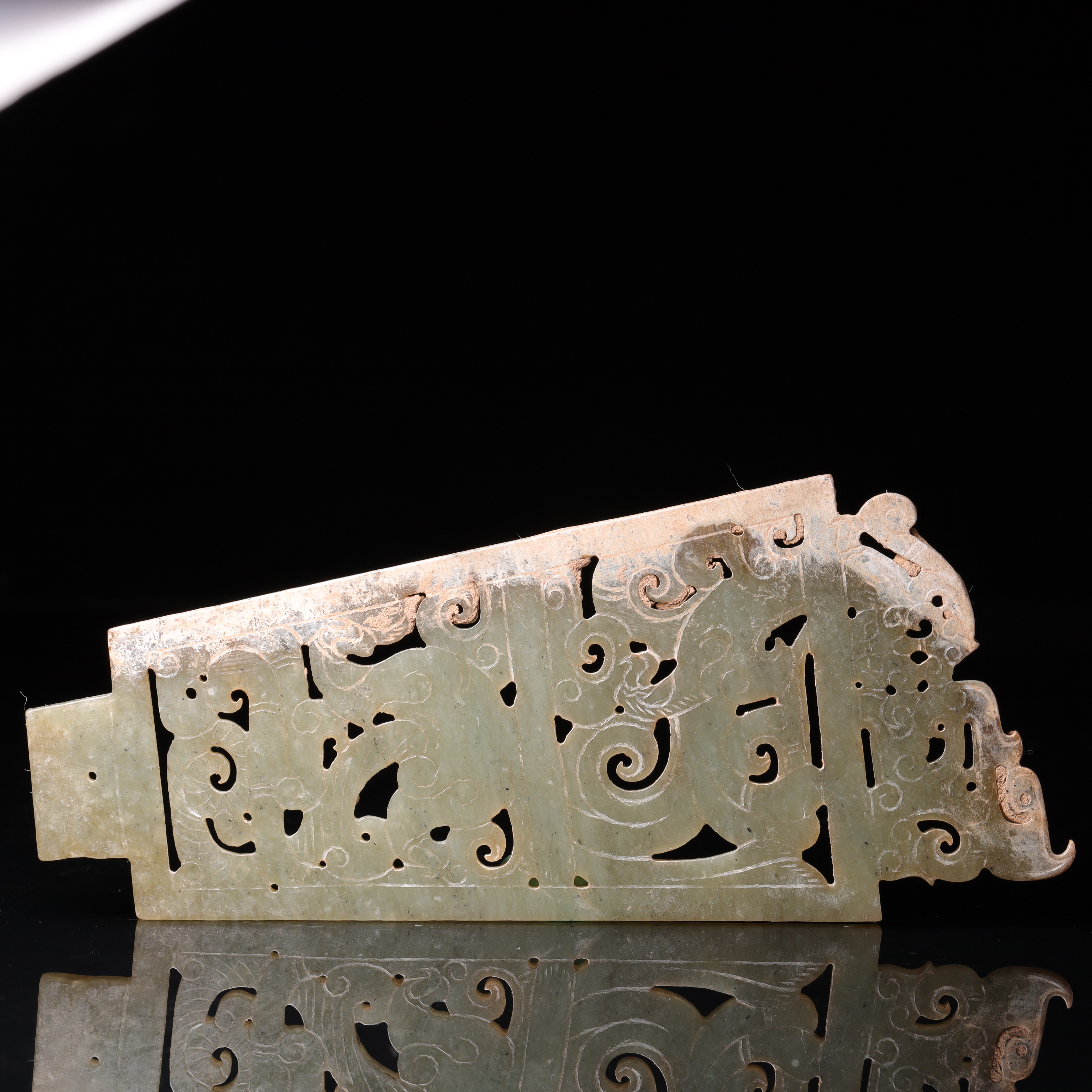 明代和田玉龙纹花件