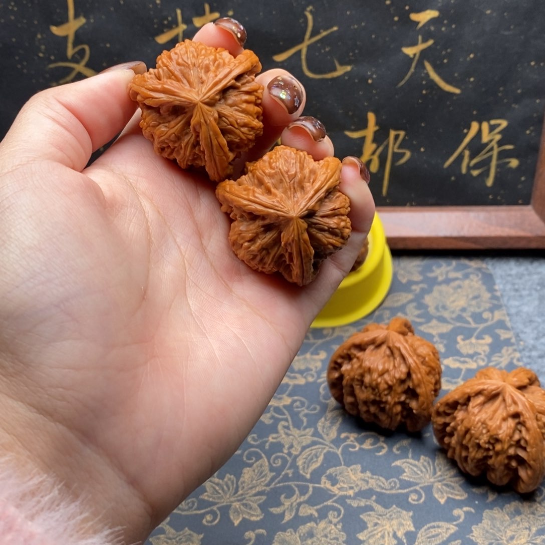 吊坠文玩核桃快***他白狮子