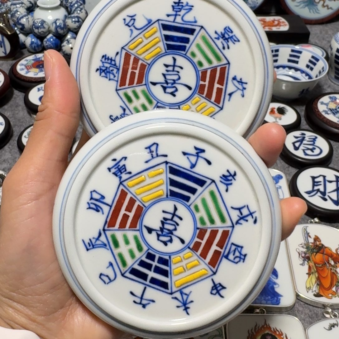 玉***人瓷片两个彩八卦盖置