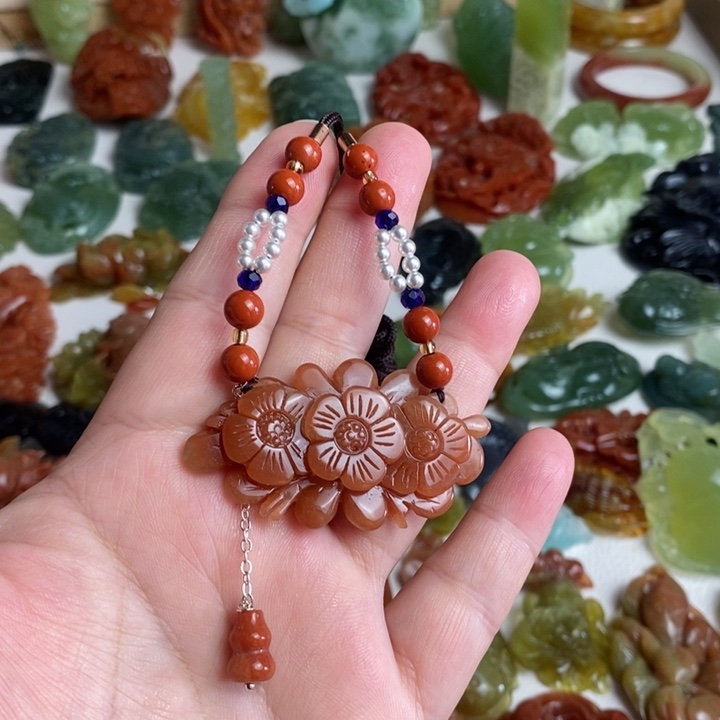 蛇纹石玉颈饰未镶嵌