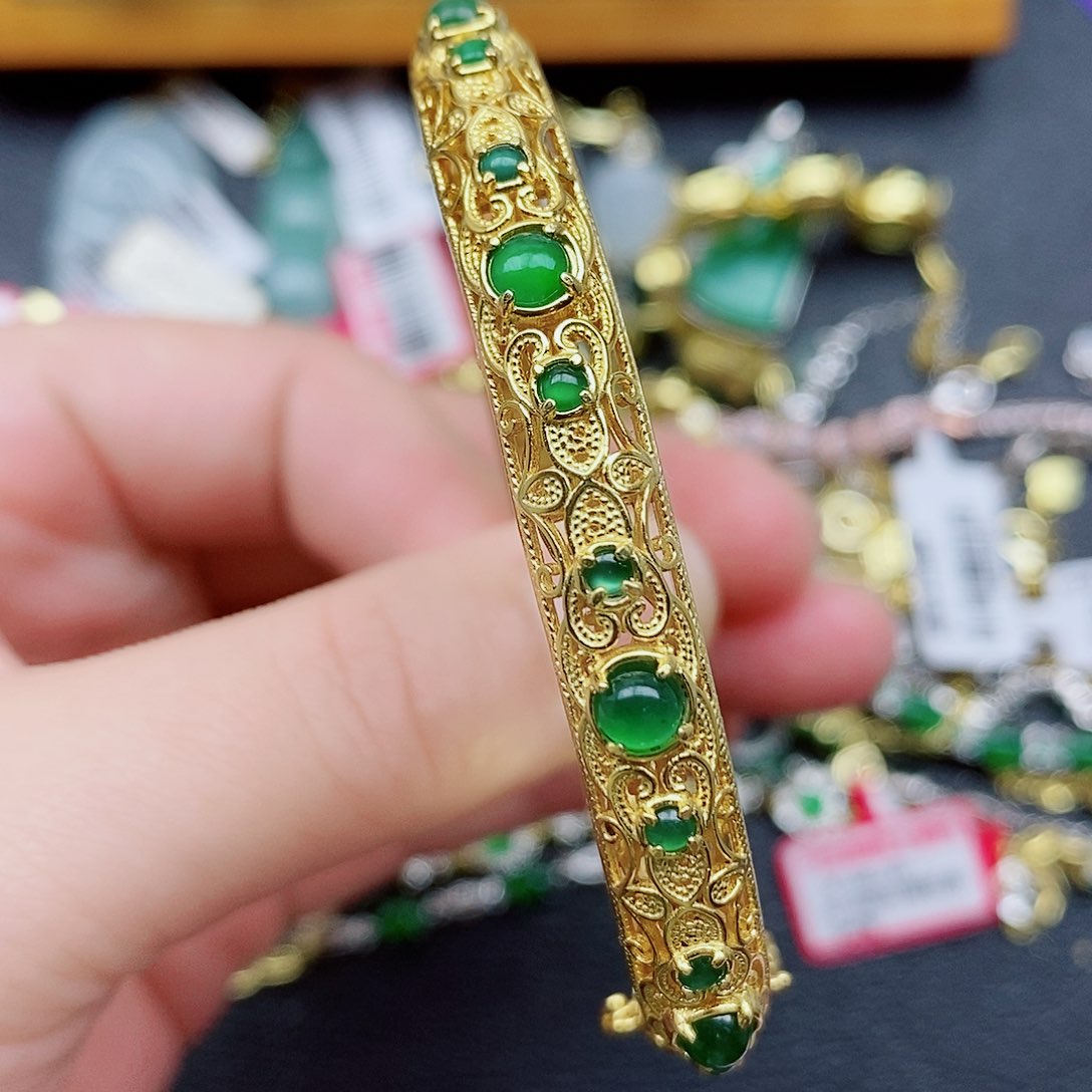 银S925镶嵌戒指翡翠E****.