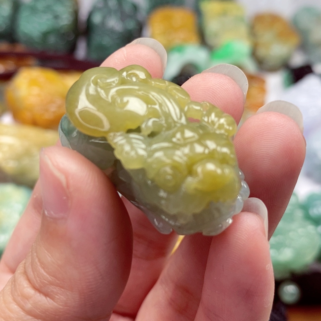 翡翠未镶嵌颈饰翡翠