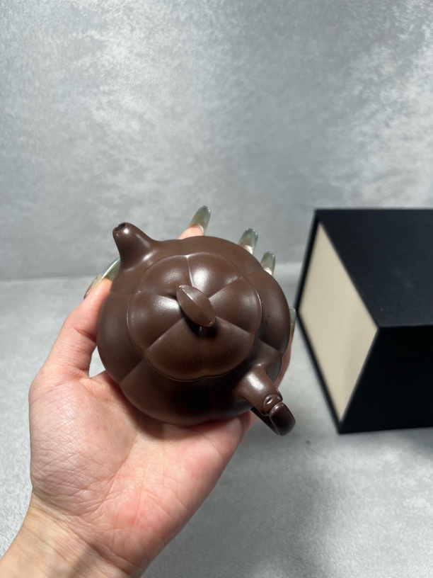 筋纹简瓢  泥料:老紫泥/120CC