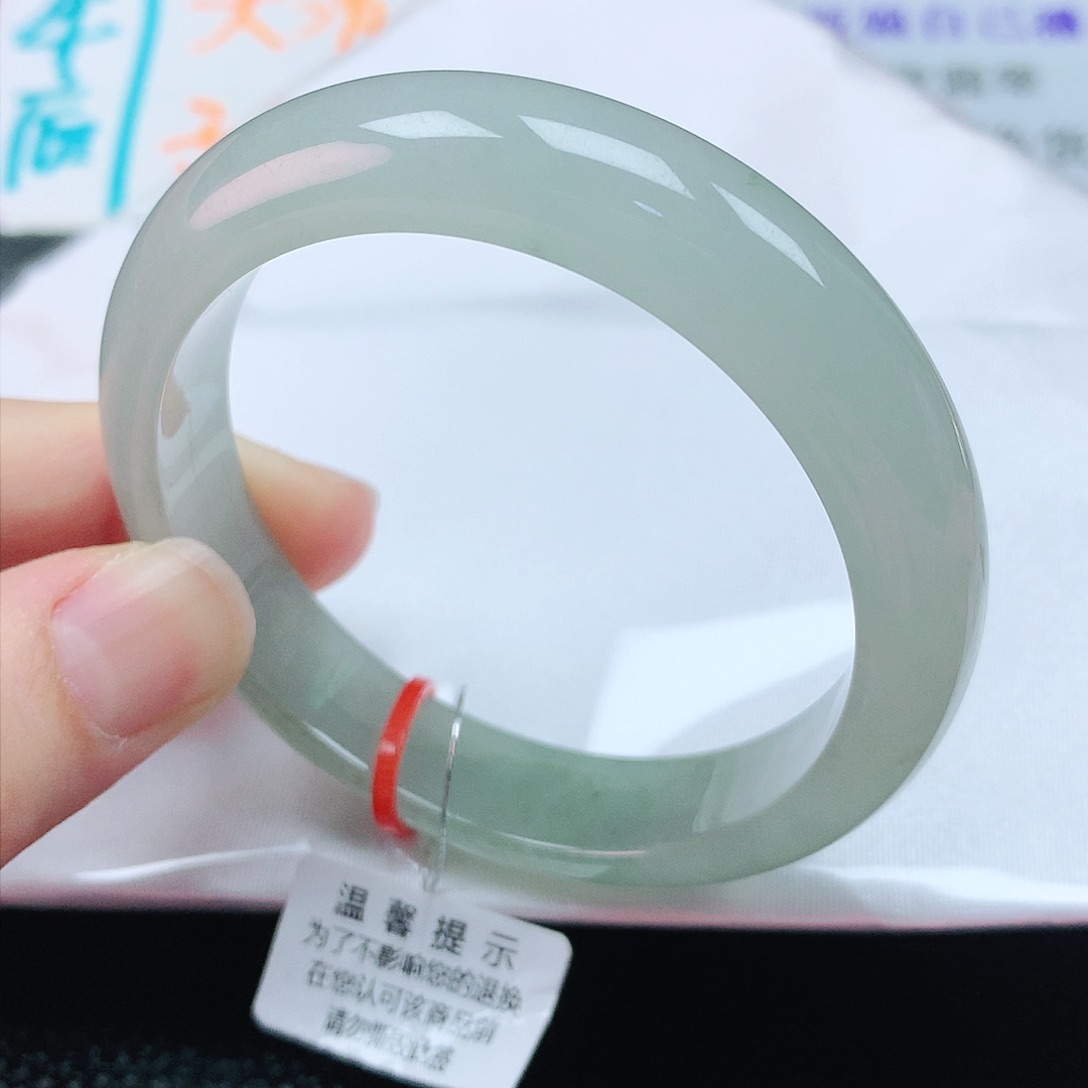 翡翠手镯未镶嵌54圈
