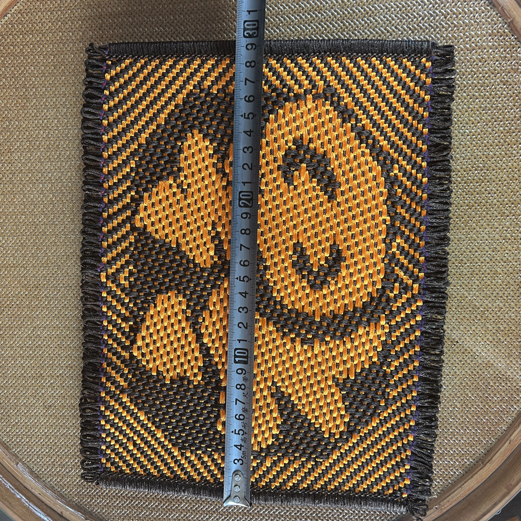 任意拍两个撑面送针和线。撑面尺寸(长约30公分，宽约23公分)