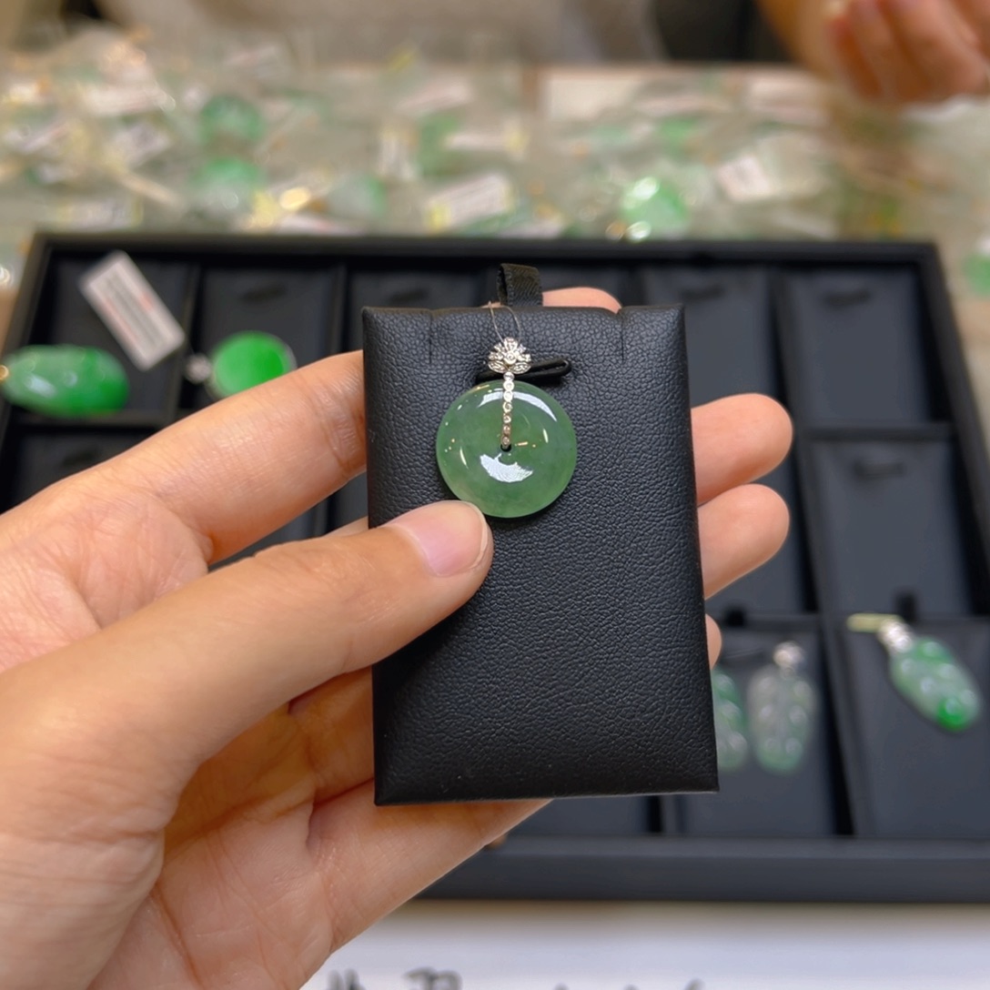 吊坠(不含链)18K金镶嵌翡翠