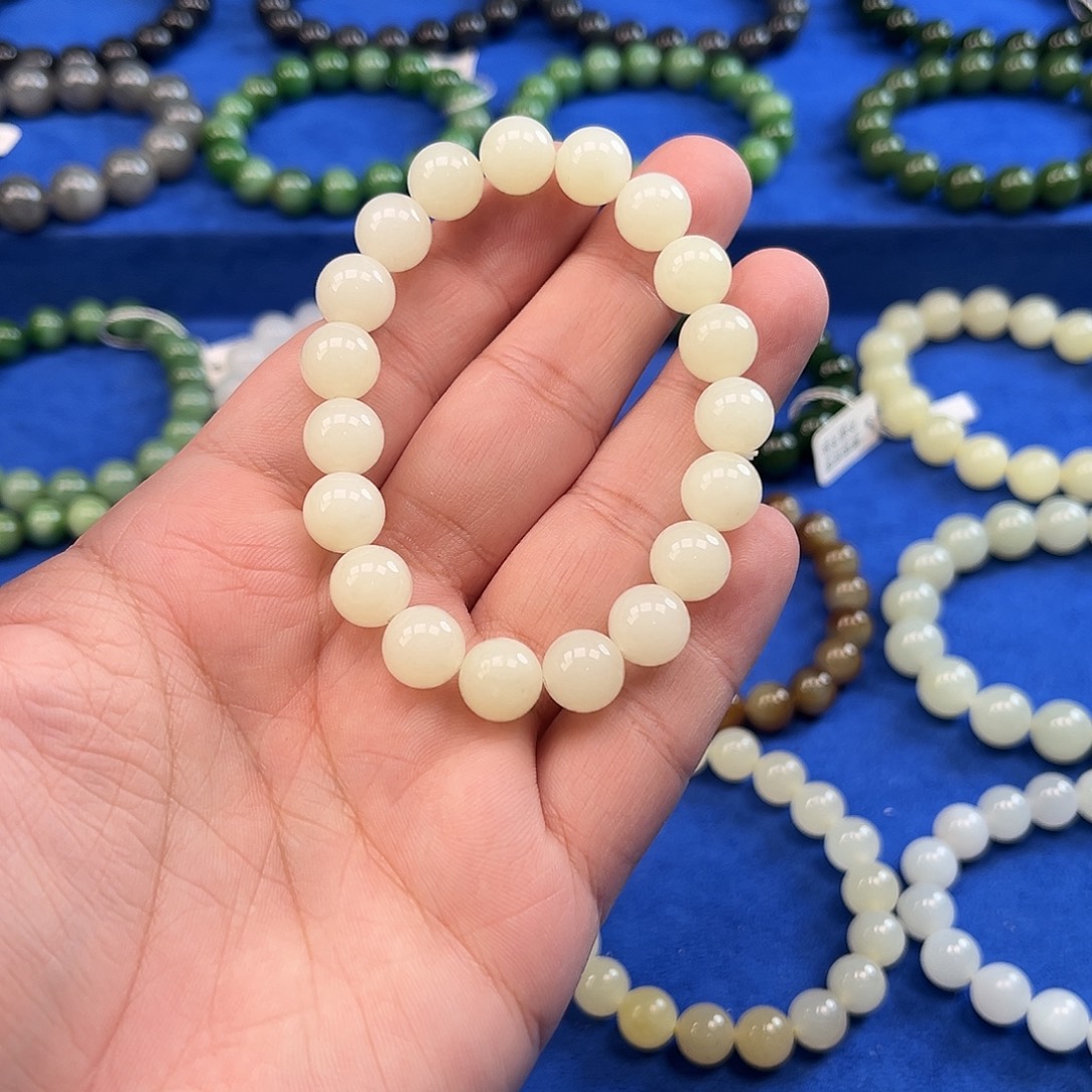 和田玉未镶嵌手链黄口蜂蜜水