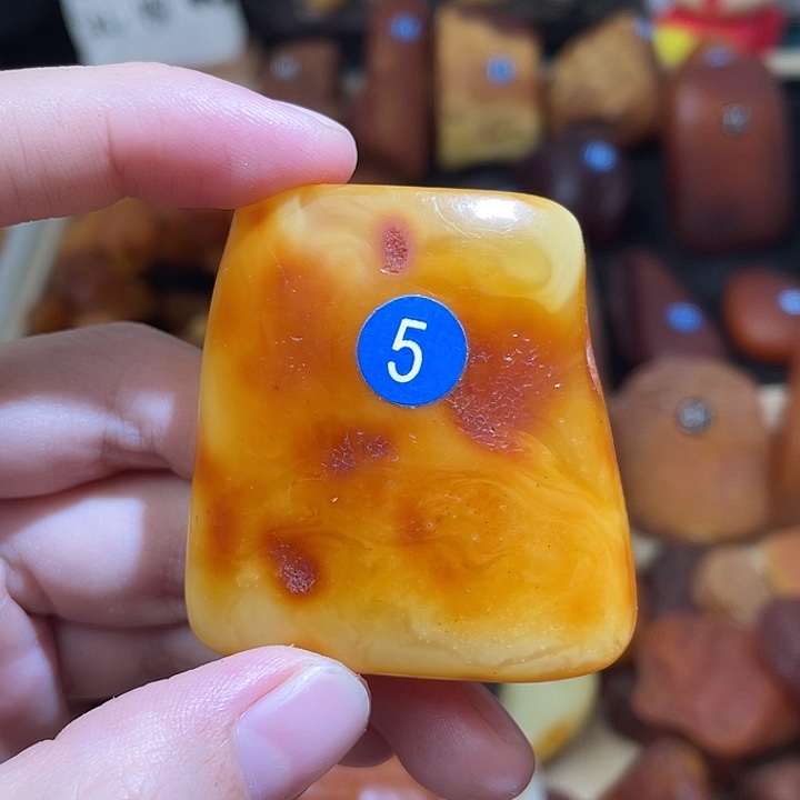 琥珀未镶嵌珠宝奇石吊坠