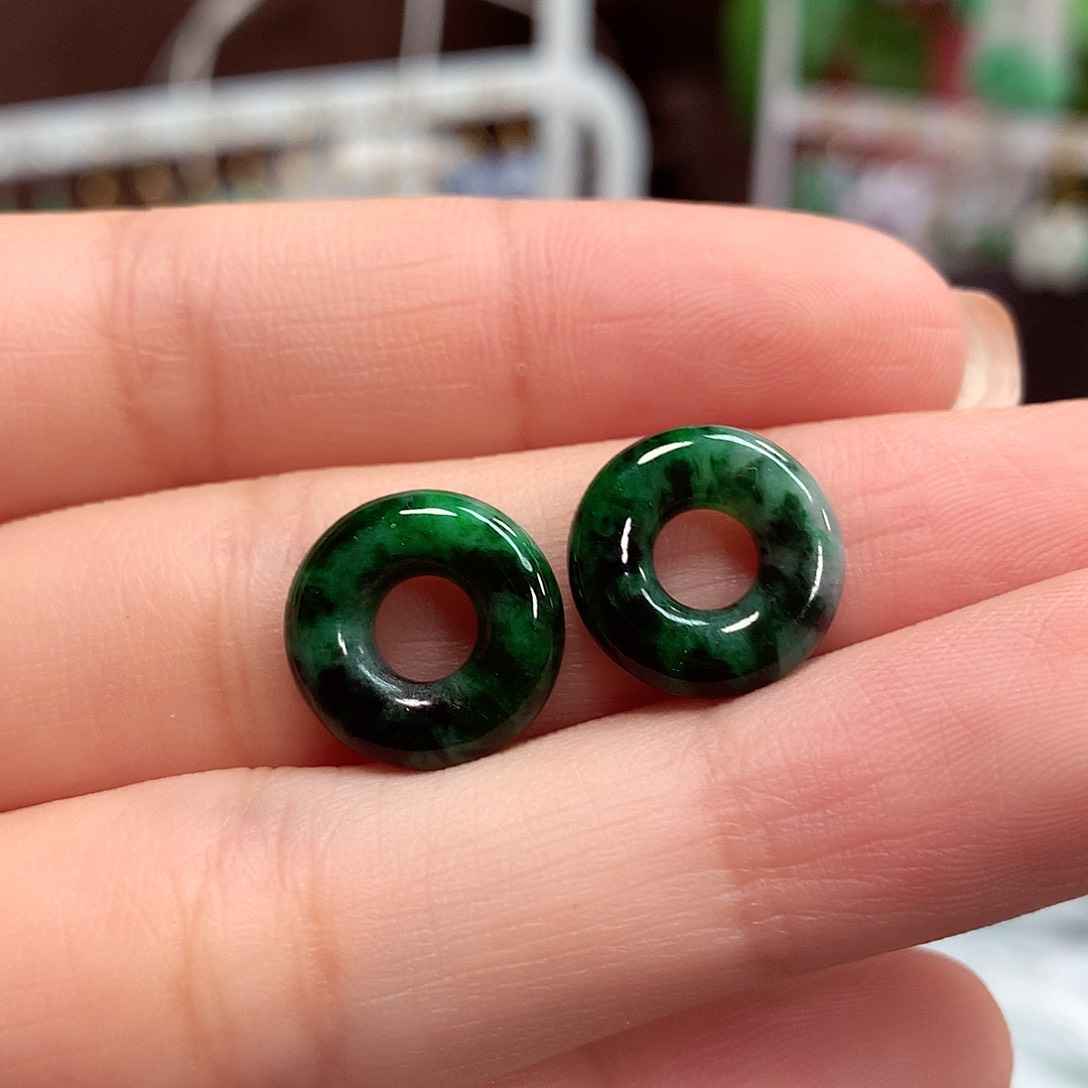 翡翠耳饰未镶嵌天然翡翠