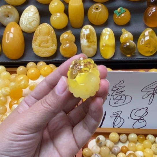 琥珀未镶嵌颈饰天然蜜蜡