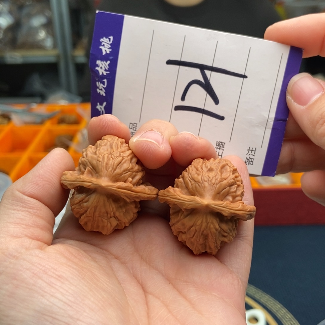 文玩核桃吊坠34大红袍