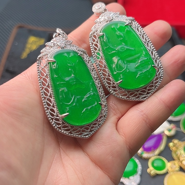 翡翠颈饰未镶嵌啊啊