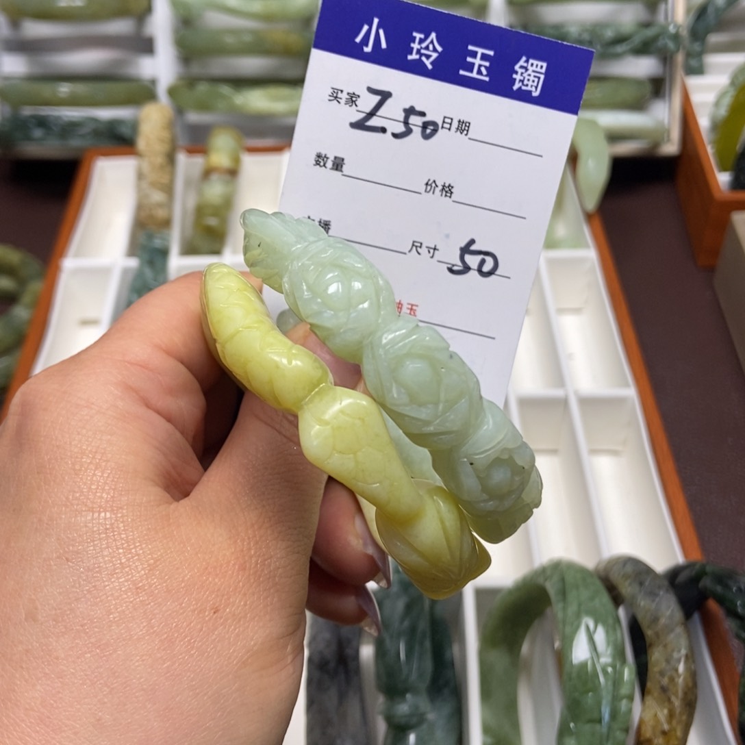 蛇纹石玉手镯未镶嵌