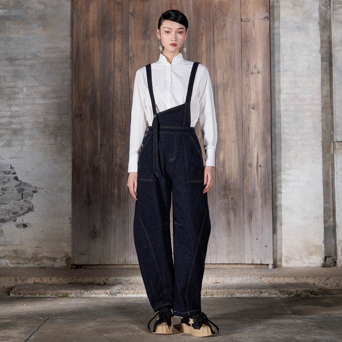 界内界外复古日系工装风香蕉裤背带裤减龄牛仔裤休闲长裤J43K6087