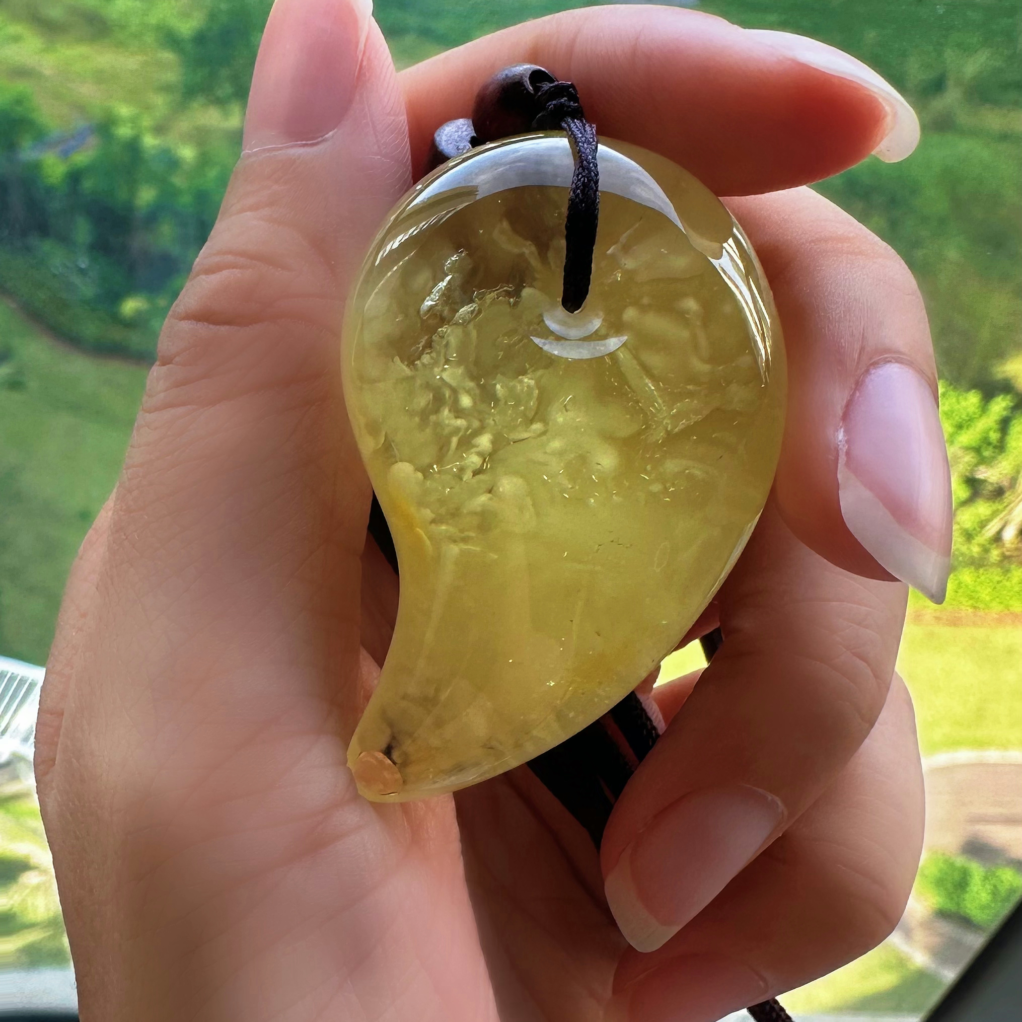 琥珀蜜蜡爆花勾玉吊坠