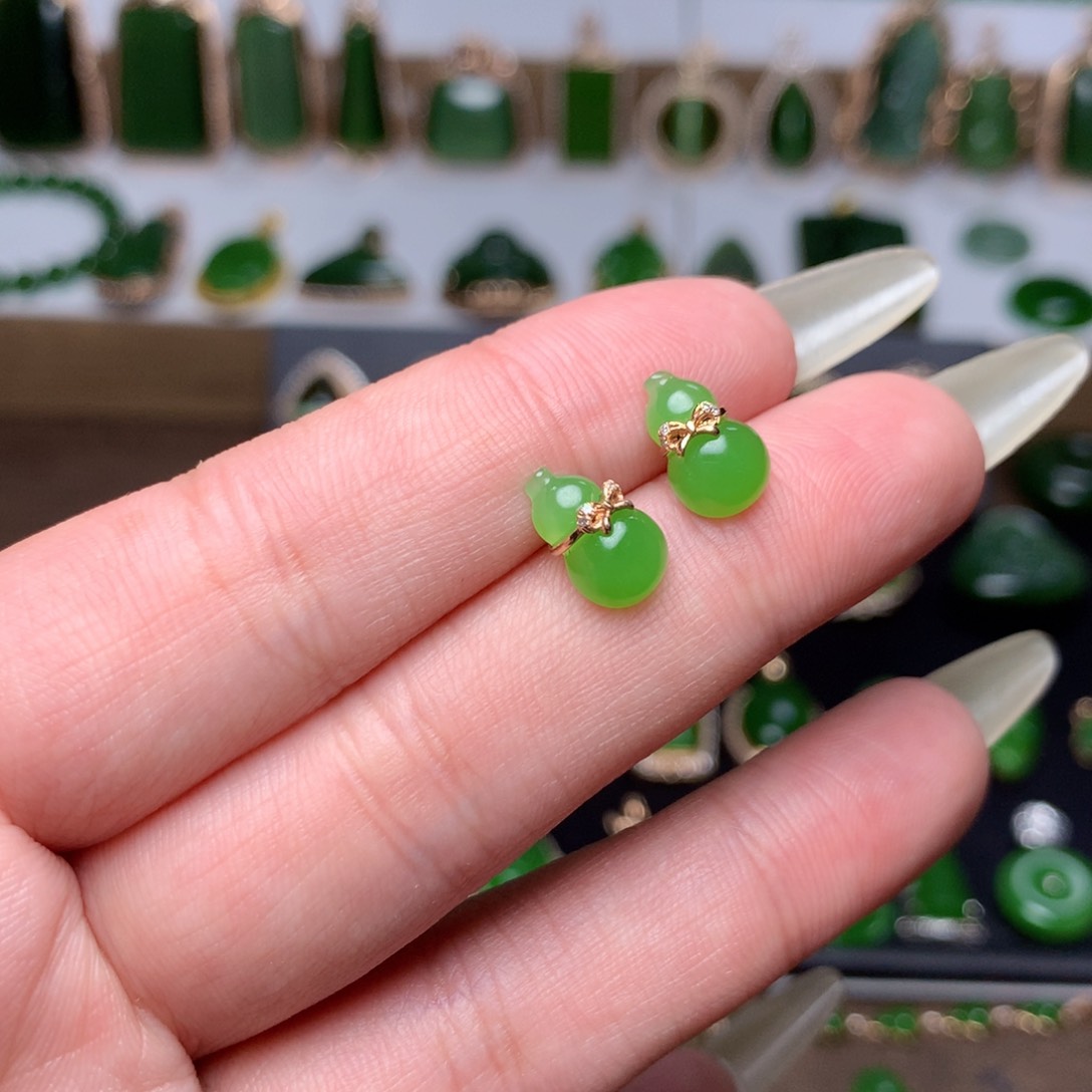 和田玉（碧玉）耳钉18K金镶嵌