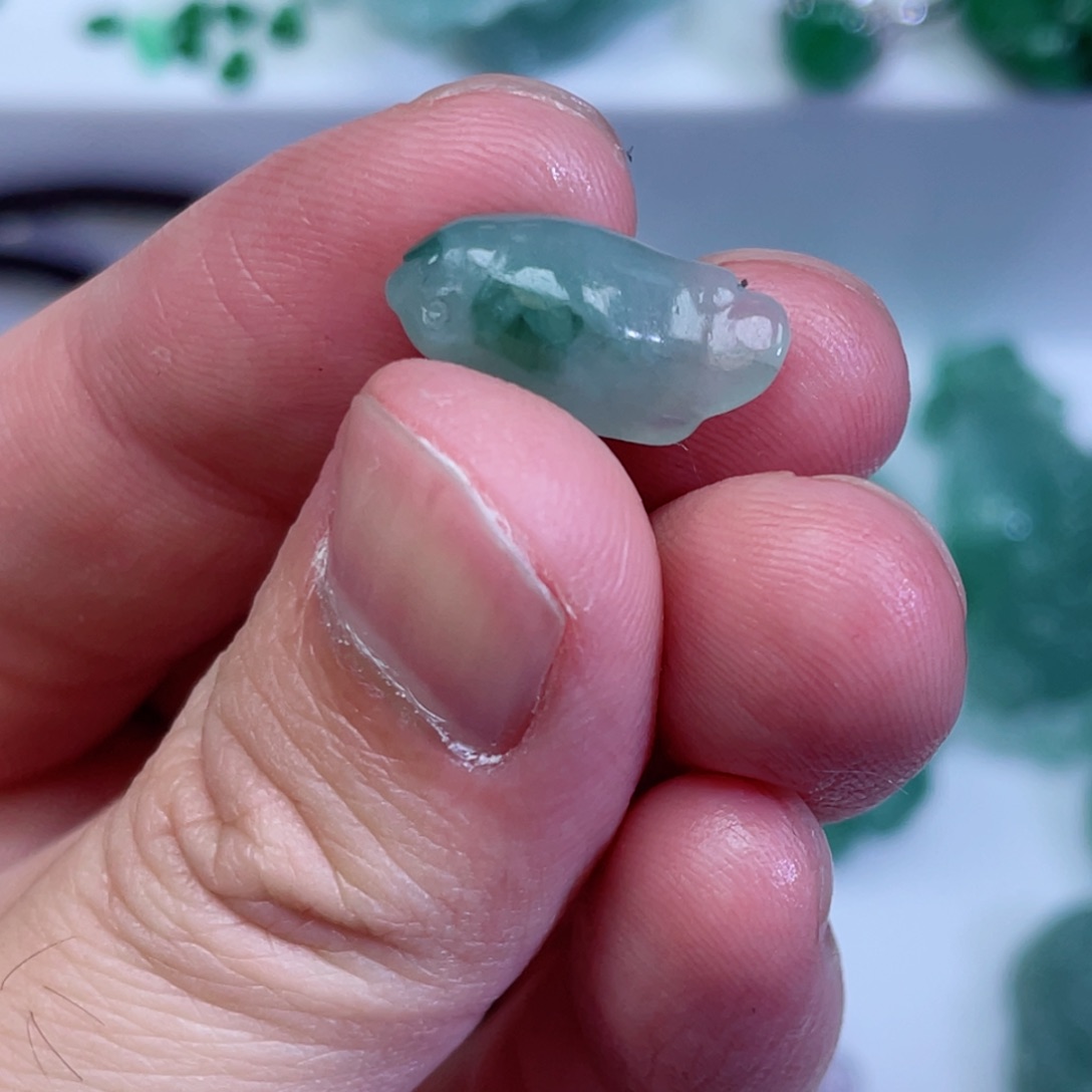 翡翠颈饰未镶嵌河豚