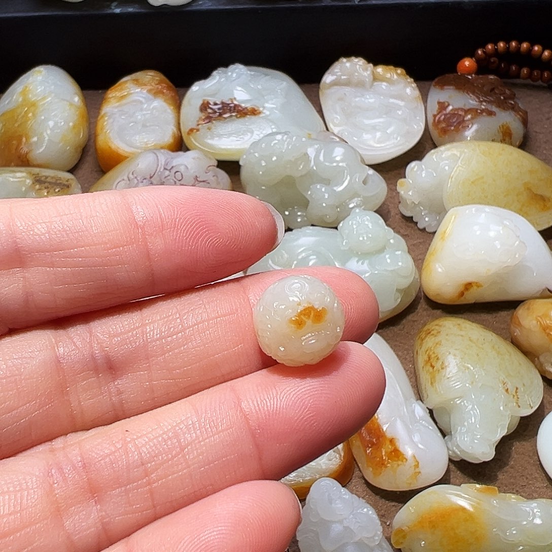 和田玉颈饰未镶嵌爱***哥